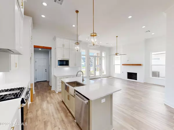 Broussard, LA 70518,139 Lakes Edge DR