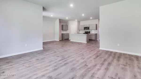 Lafayette, LA 70501,318 White Pine DR