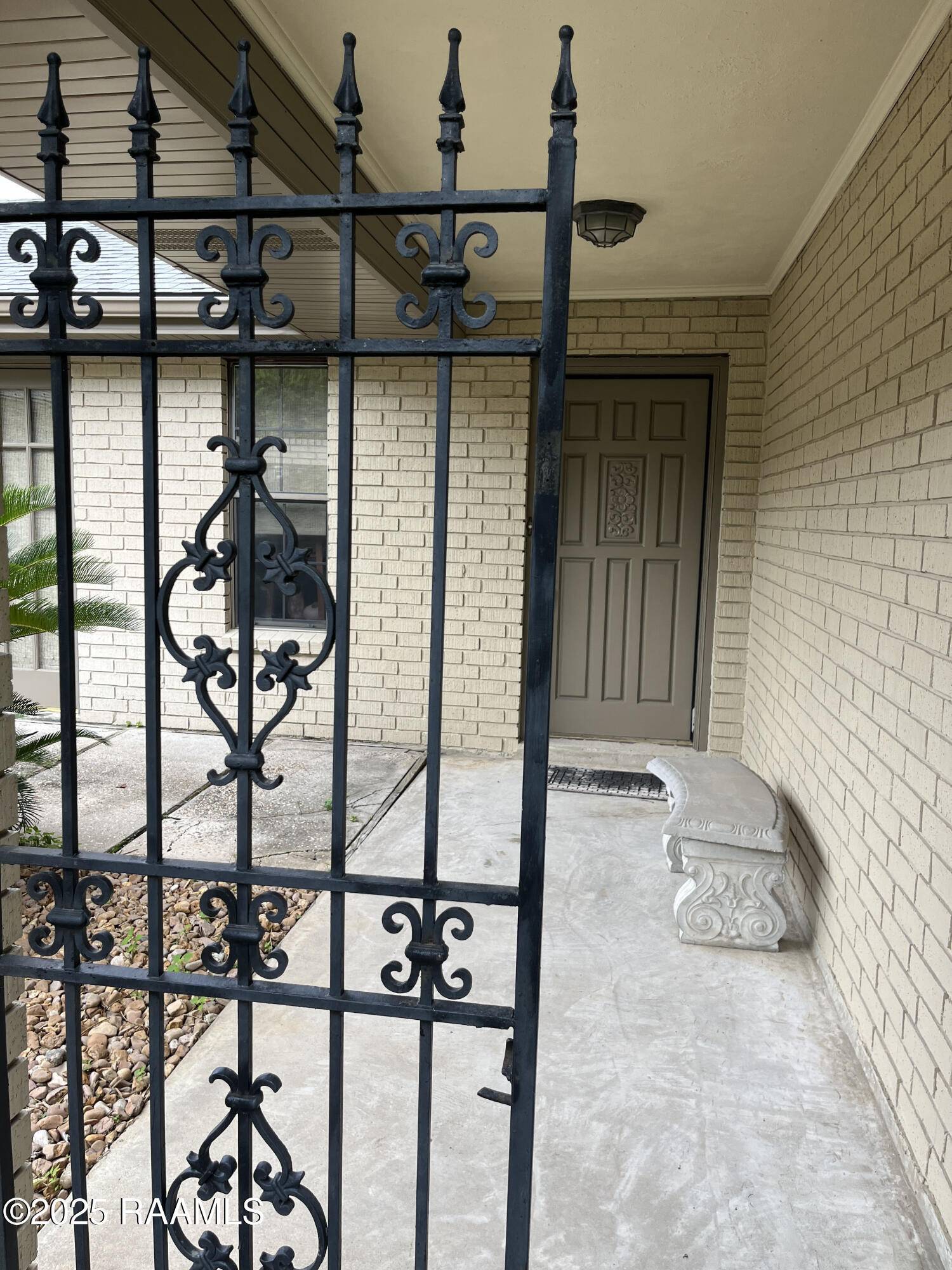 Lafayette, LA 70508,300 Row Three