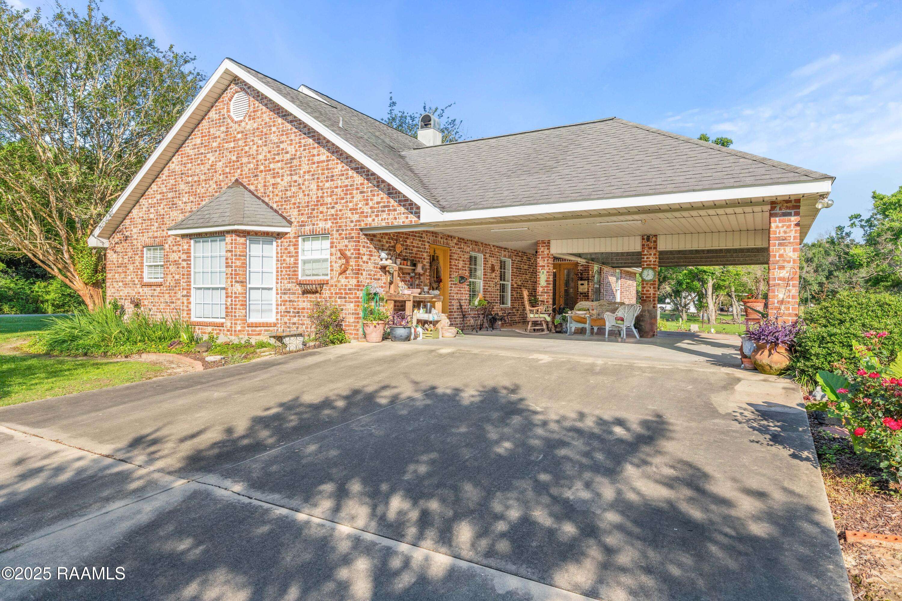 St. Martinville, LA 70582,1073 Attakapas RD
