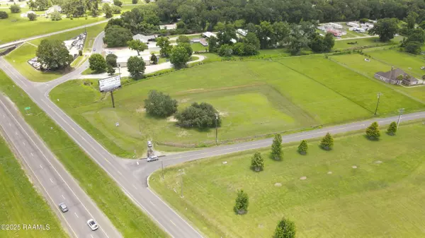 Carencro, LA 70520,4246 NE Evangeline Thru