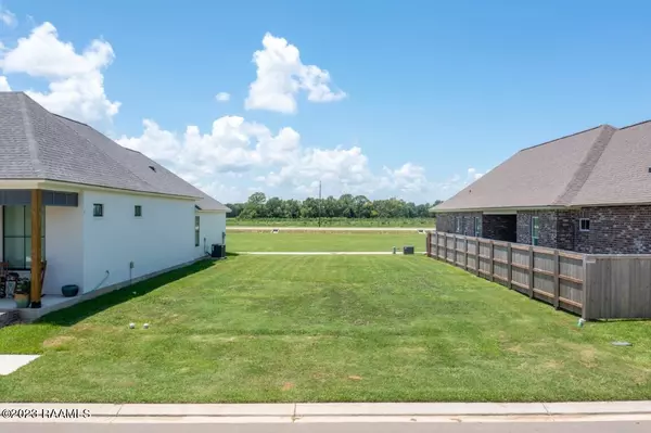 108 Oak Village, Scott, LA 70583