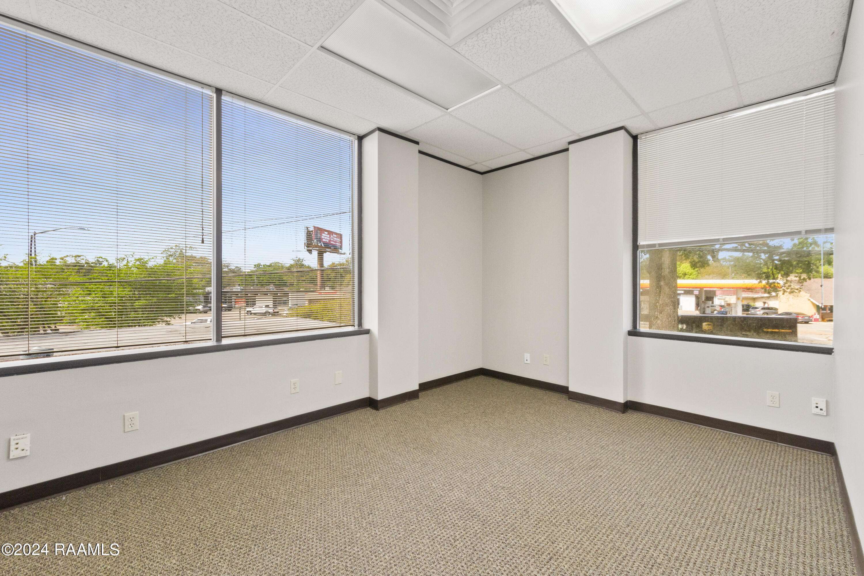 Lafayette, LA 70503,1405 W Pinhook RD #111