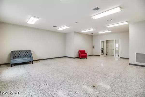 New Iberia, LA 70560,222 E Main ST #103