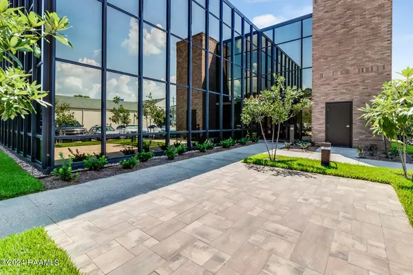 217 E Kaliste Saloom RD #100, Lafayette, LA 70508