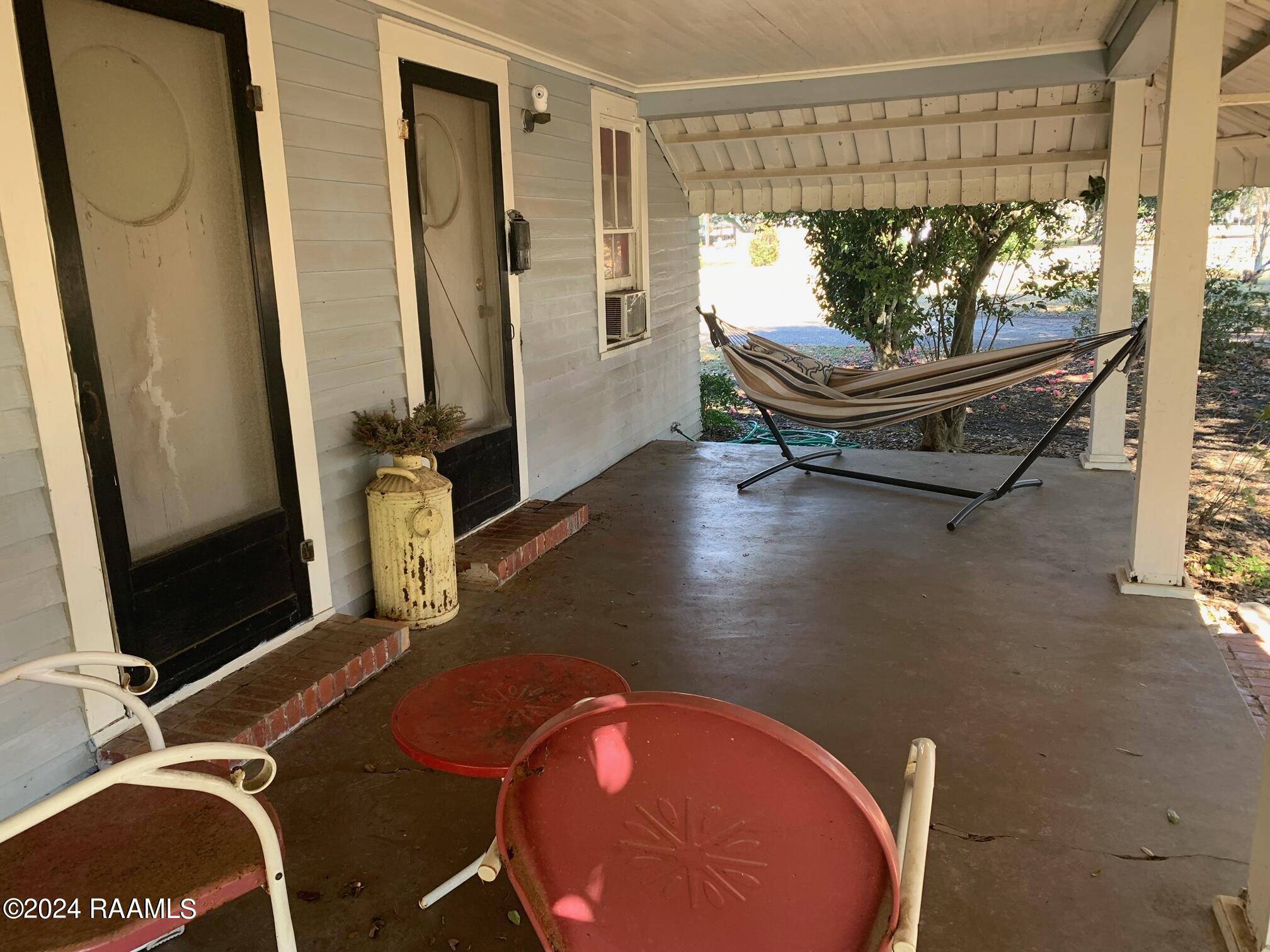 Kaplan, LA 70548,208 N Wilson AVE