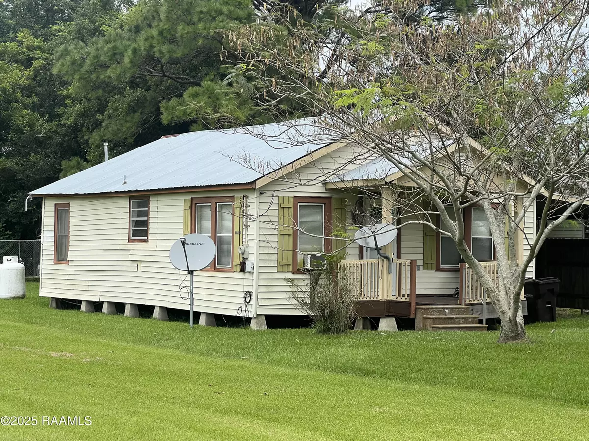 Breaux Bridge, LA 70517,1701 Hollier RD