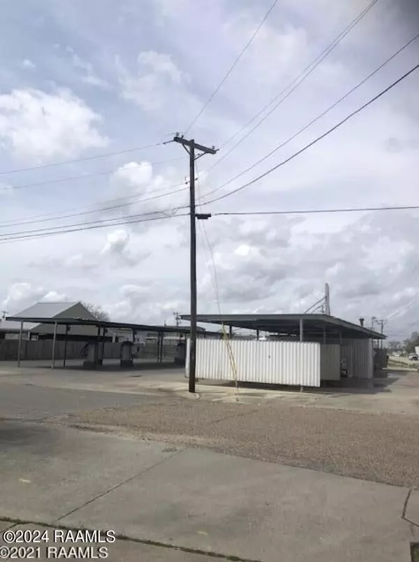 Breaux Bridge, LA 70517,1001 Rees