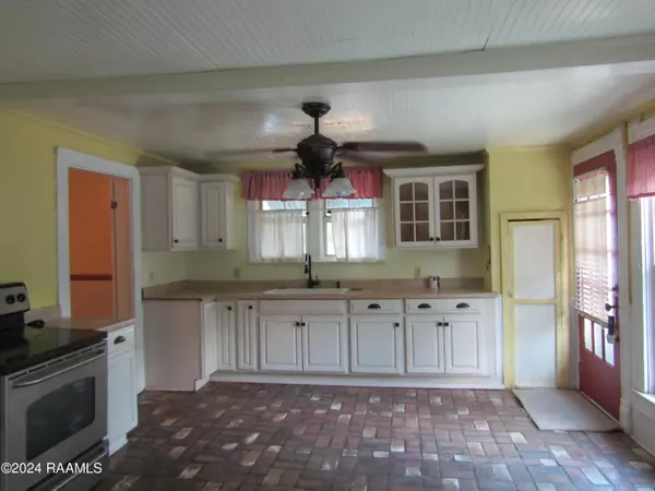 New Iberia, LA 70563,153 Duperier AVE