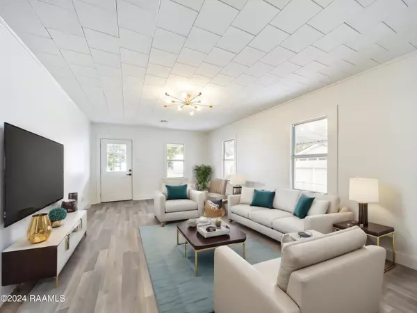 Lafayette, LA 70506,211 N Alex ST