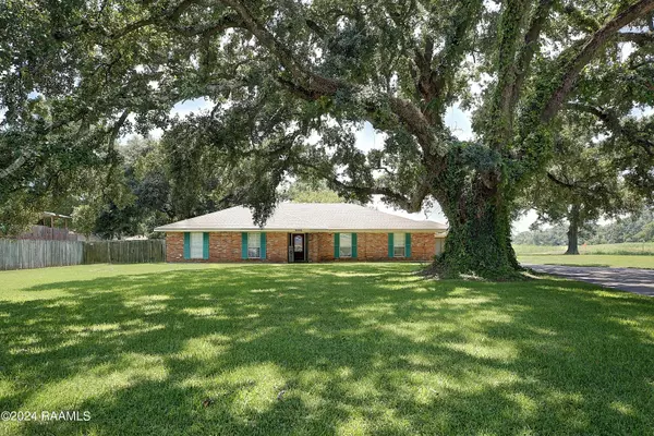 3002 Loreauville, New Iberia, LA 70563