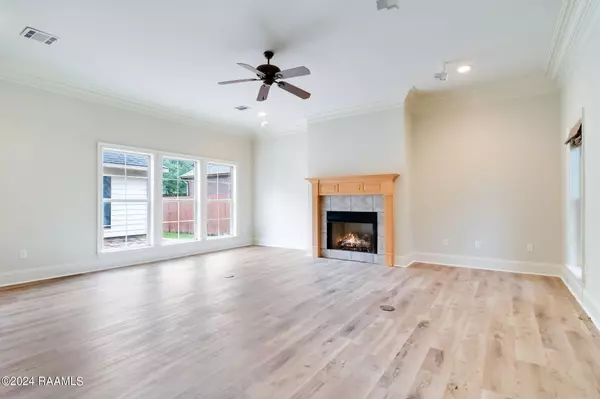 Lafayette, LA 70501,107 Vinemont DR