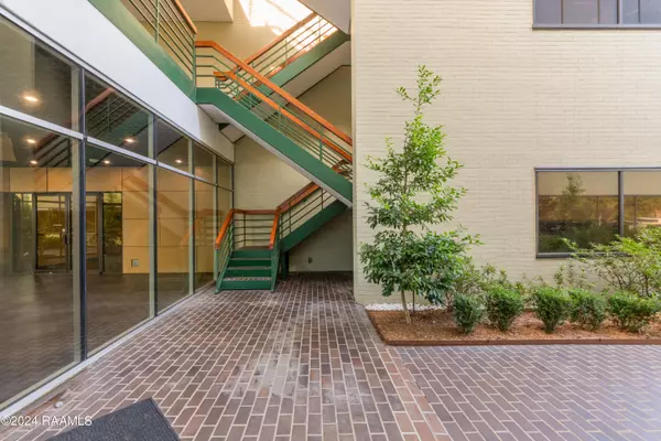 Lafayette, LA 70508,100 Asma BLVD #195-W