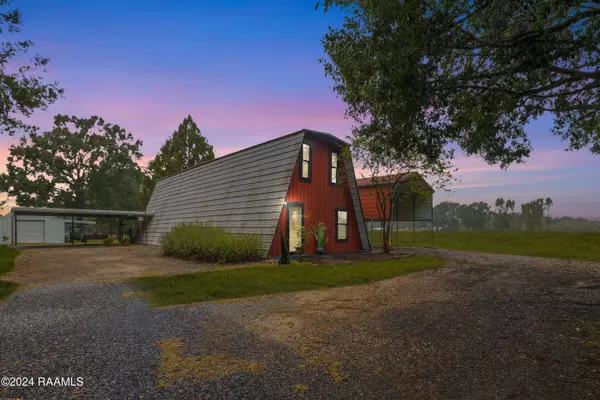 135 Woodys LN, Sunset, LA 70584