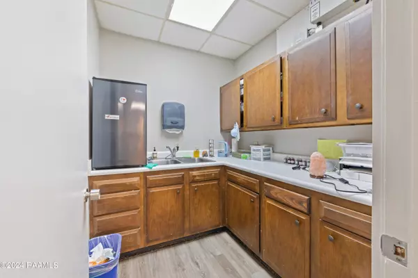 Lafayette, LA 70503,1105 S College RD #103