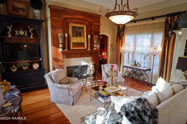 Broussard, LA 70518,303 Sawgrass LN