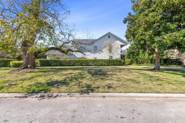 Lafayette, LA 70501,121 Oakforest DR