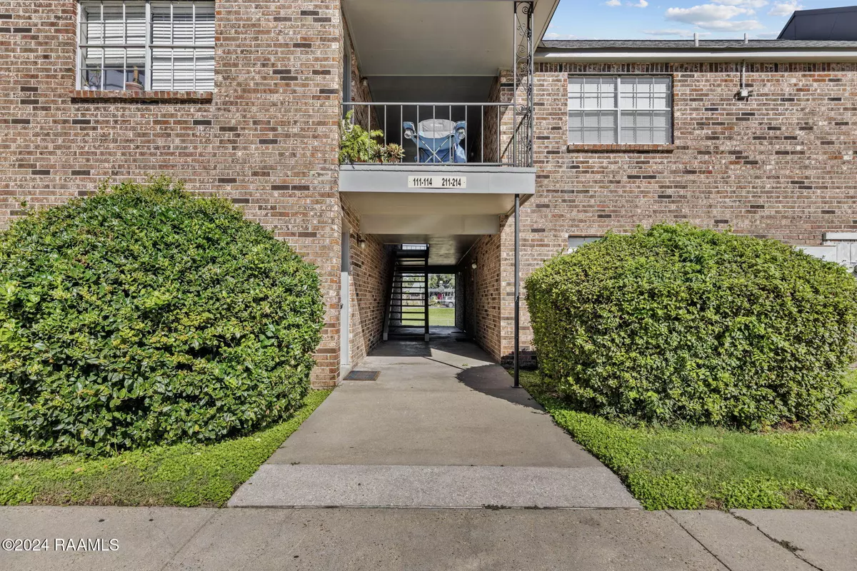 Lafayette, LA 70503,3121 Johnston #111