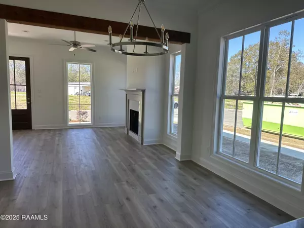 Lafayette, LA 70508,308 Porch View