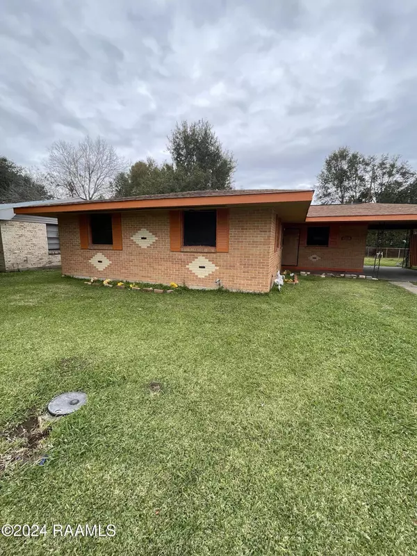 2215 Ledoux CIR, Opelousas, LA 70570