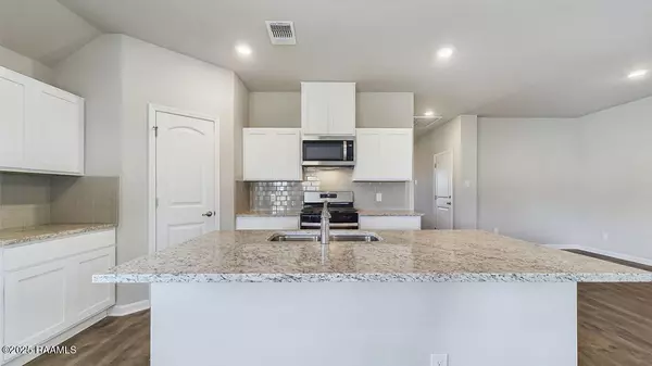 Lafayette, LA 70507,210 Chestnut Oak DR