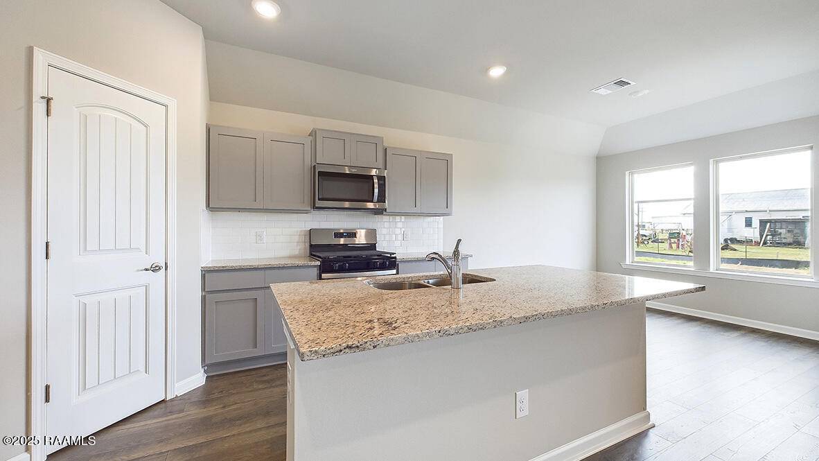 Lafayette, LA 70507,208 Chestnut Oak DR