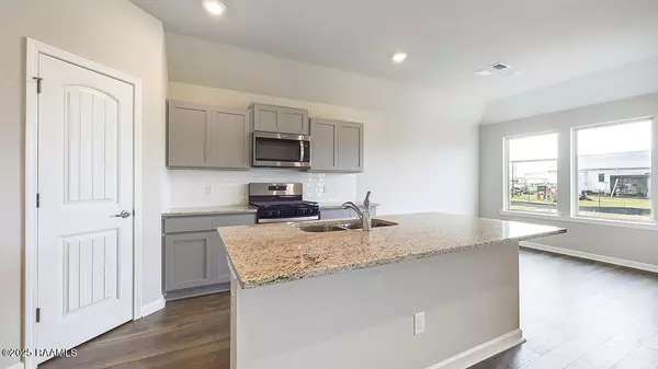 Lafayette, LA 70507,208 Chestnut Oak DR