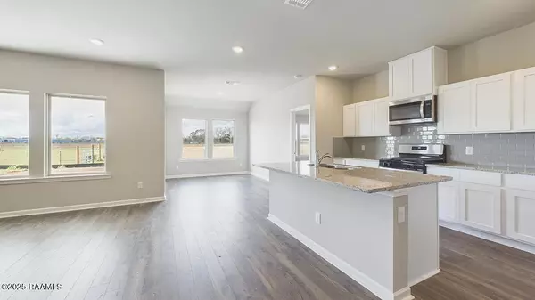 Broussard, LA 70518,124 Lake Ridge DR