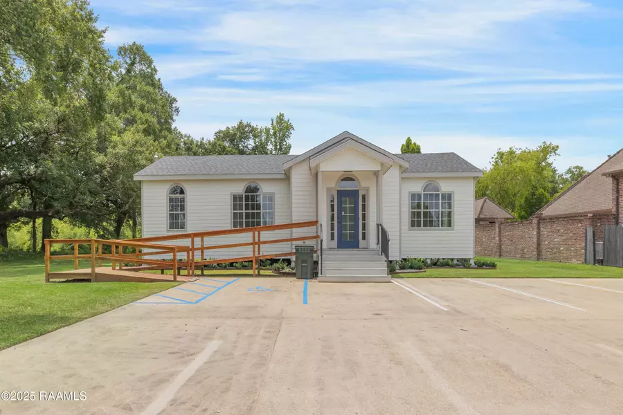 705 Darby LN, New Iberia, LA 70560