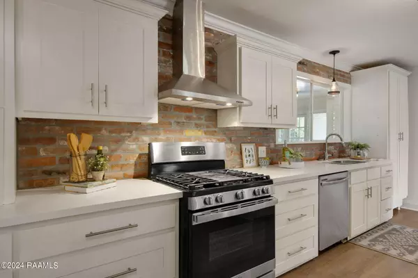 Lafayette, LA 70506,103 Alphonse DR