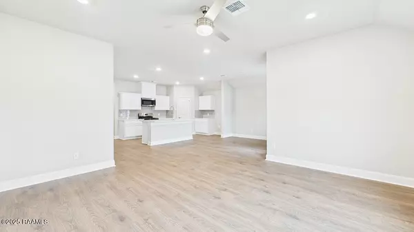 Duson, LA 70529,117 Eden Ridge ST