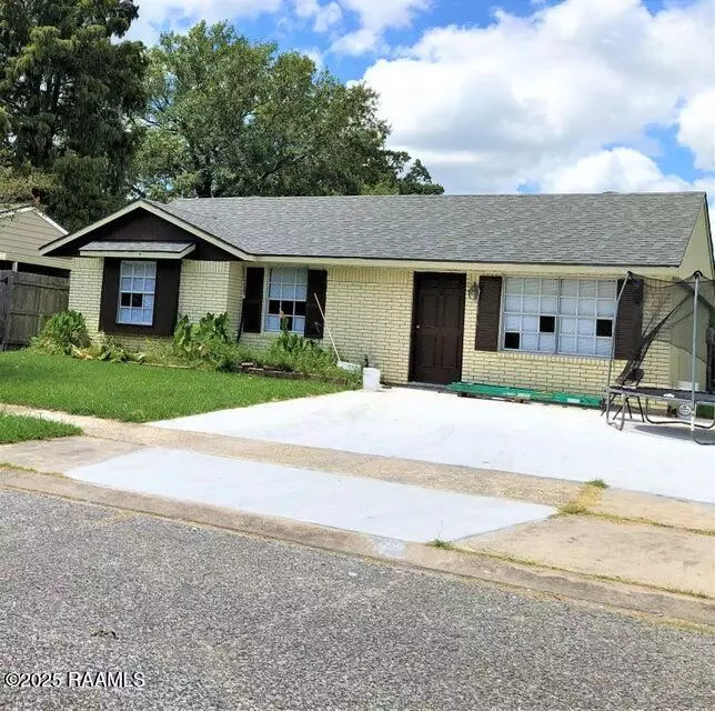 Lafayette, LA 70506,121 Sorority DR