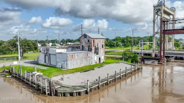 Delcambre, LA 70528,218 N Richard ST