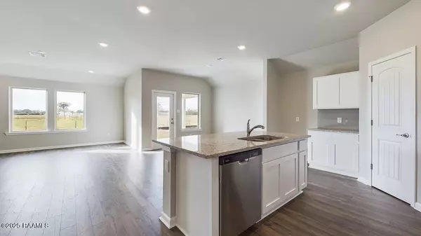 Broussard, LA 70518,127 Lake Ridge DR