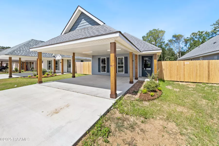 230 Camerons Cove DR, Carencro, LA 70520