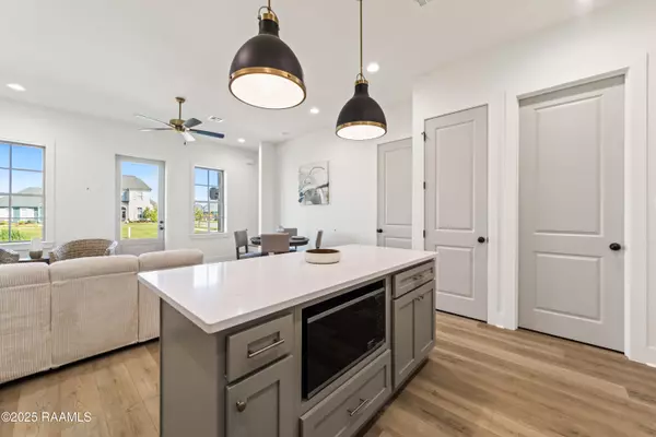 Scott, LA 70583,315 Sandstone AVE #103