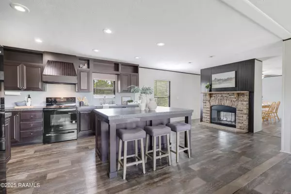 New Iberia, LA 70560,3907 Robicheaux RD