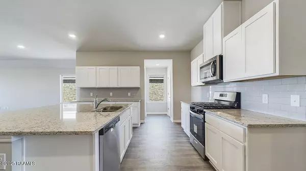 Lafayette, LA 70501,320 White Pine DR