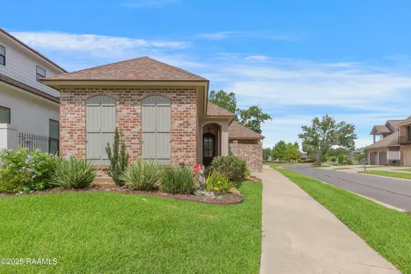 207 W Vallauris DR, Lafayette, LA 70507