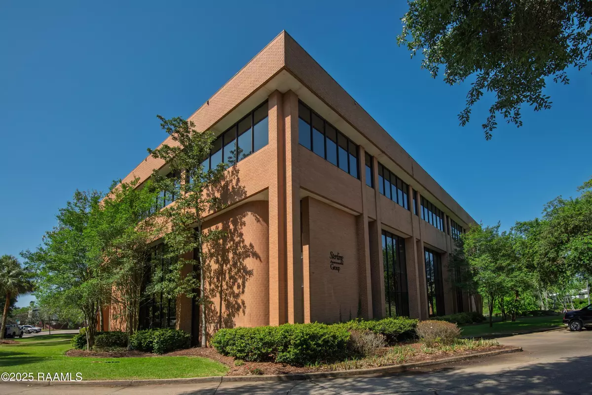 Lafayette, LA 70503,900 S College RD #205