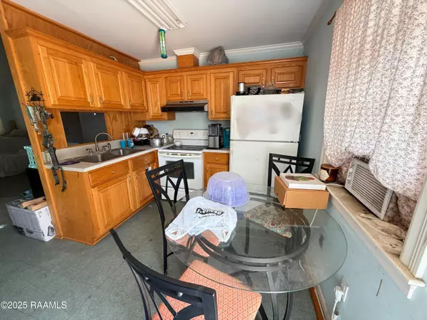 New Iberia, LA 70560,1613 Hopkins ST