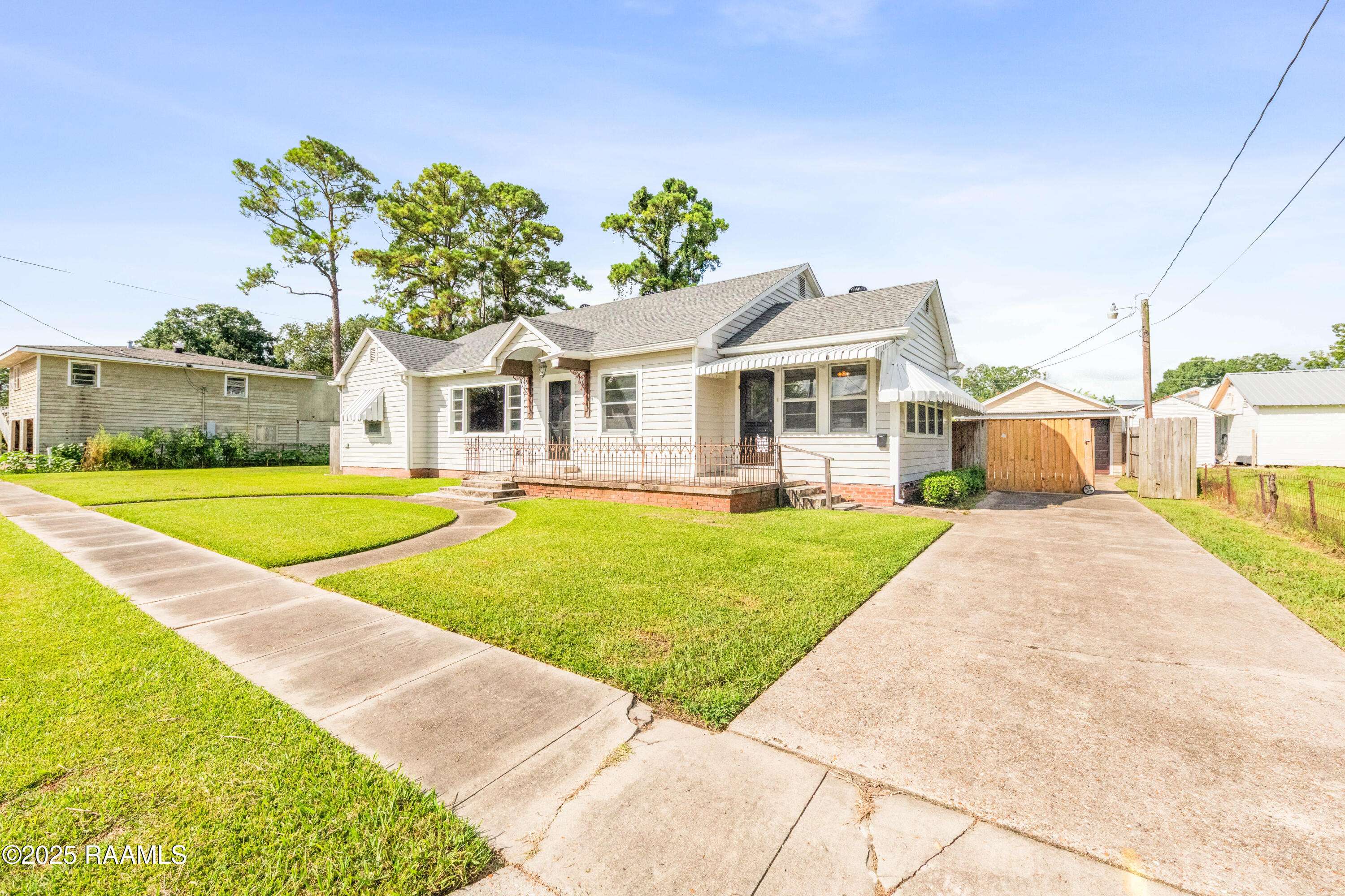 New Iberia, LA 70560,124 Taylor ST