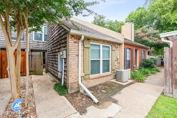 206 Long Plantation BLVD #Apt J, Lafayette, LA 70508