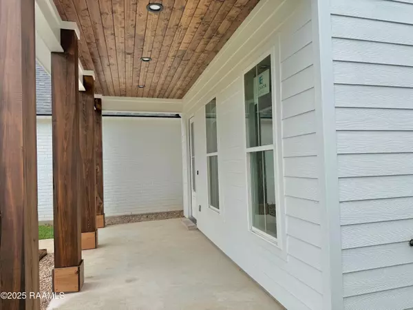 Broussard, LA 70518,110 Fountain Meadow DR