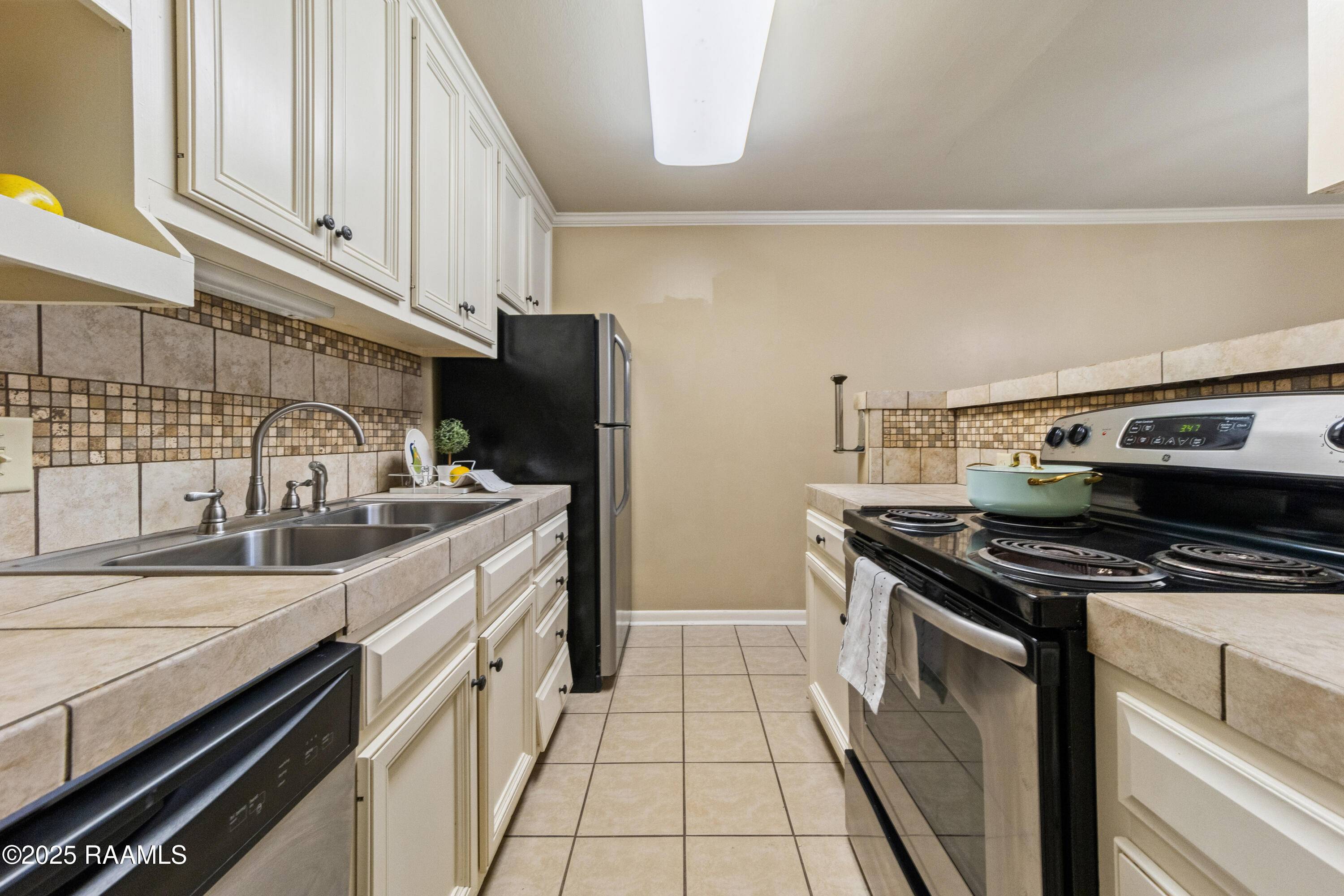 Lafayette, LA 70503,220 Doucet RD #224 C