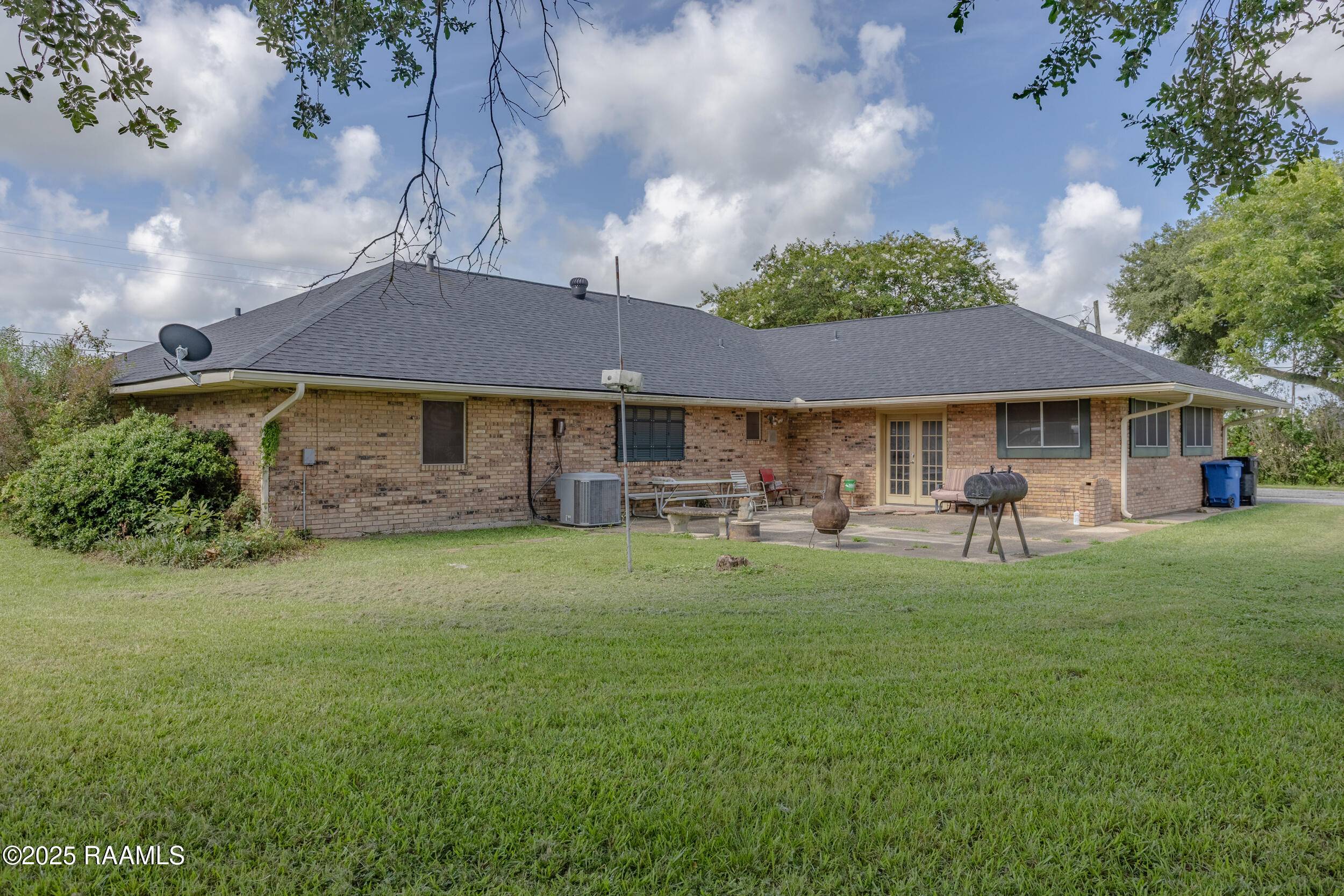 Broussard, LA 70518,3212 Captain Cade RD