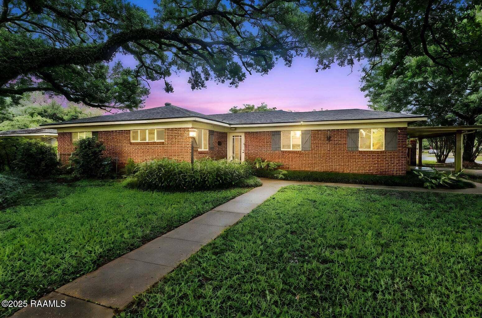 Lafayette, LA 70506,102 White CIR