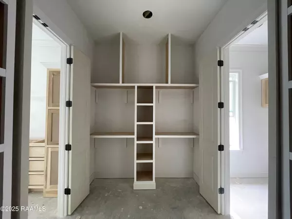 Youngsville, LA 70592,206 Amsterdam AVE