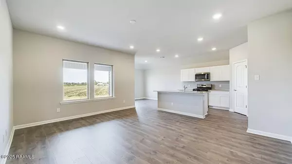 Lafayette, LA 70501,326 White Pine DR