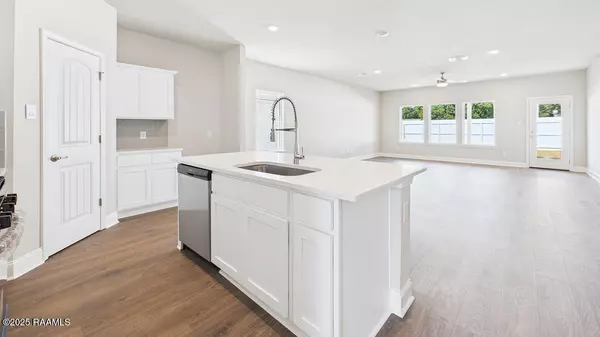 Broussard, LA 70518,117 Harvest Falls DR